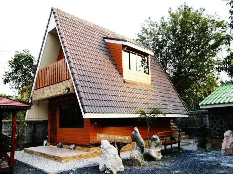 Накхоннайок: Greenhill & House