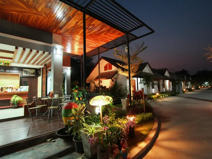 Маха Сарахам: Phakawan Hotel