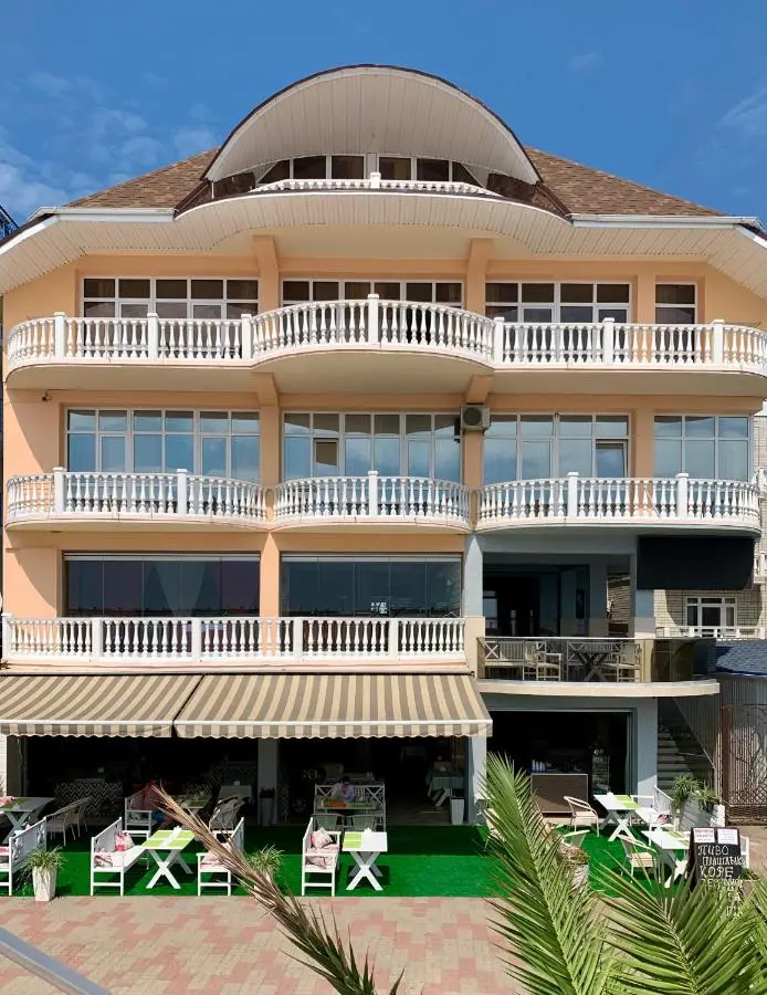 Лазаревское: Hotel Kavkaz