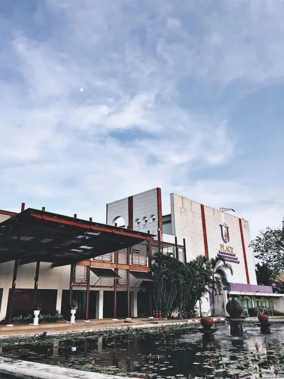 Варин-Чамрап: U Place at Ubon Ratchathani University