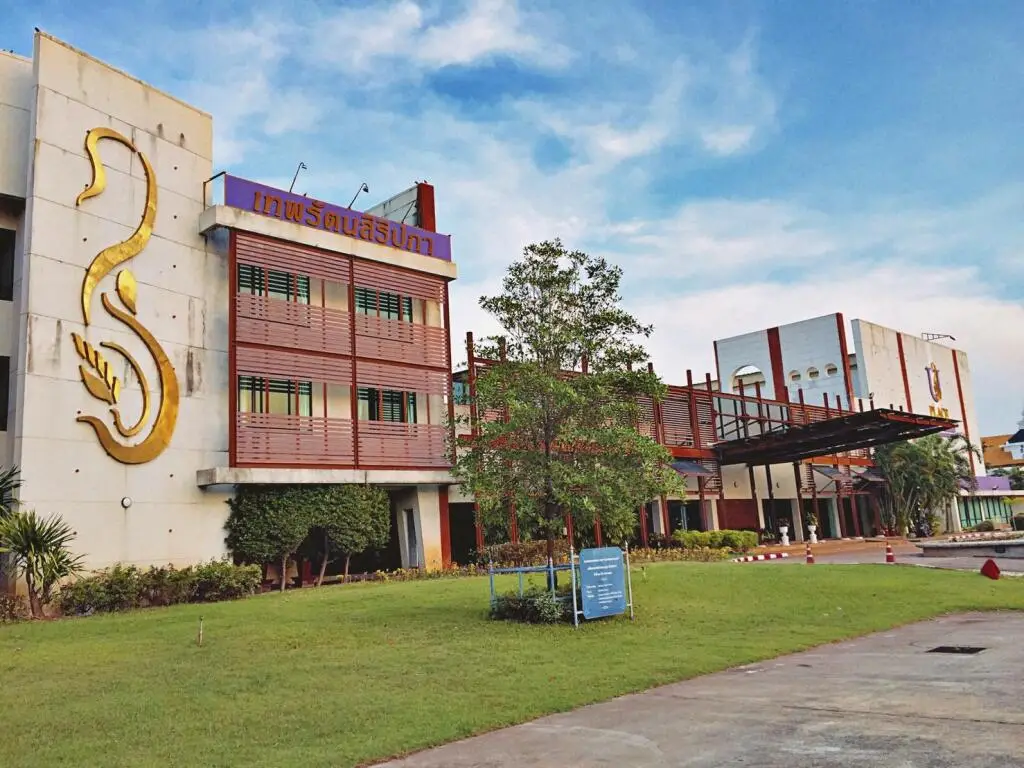 Варин-Чамрап: U Place at Ubon Ratchathani University