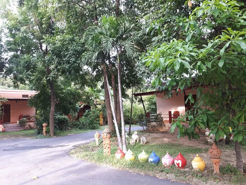 Дамноен Садуак: Baan Rimnam Resort