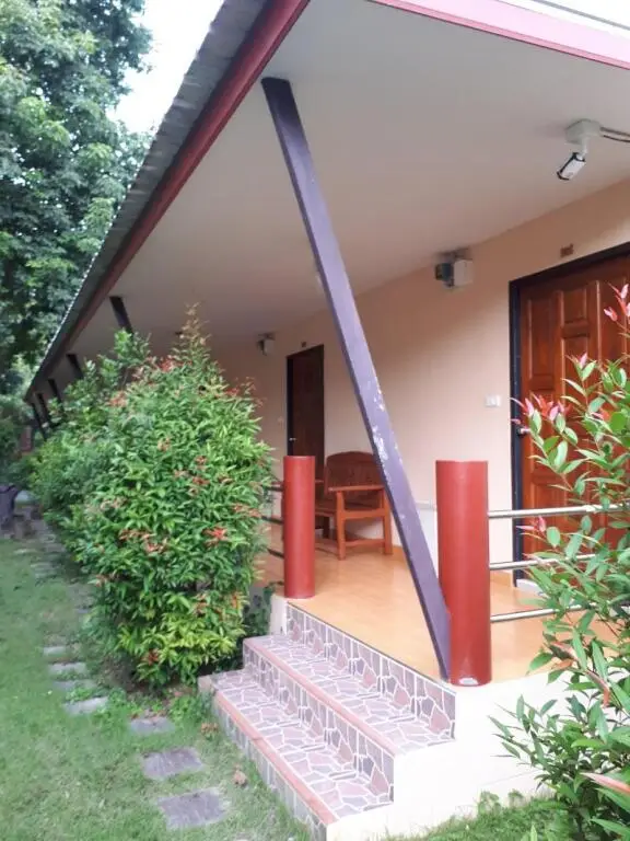 Дамноен Садуак: Baan Rimnam Resort