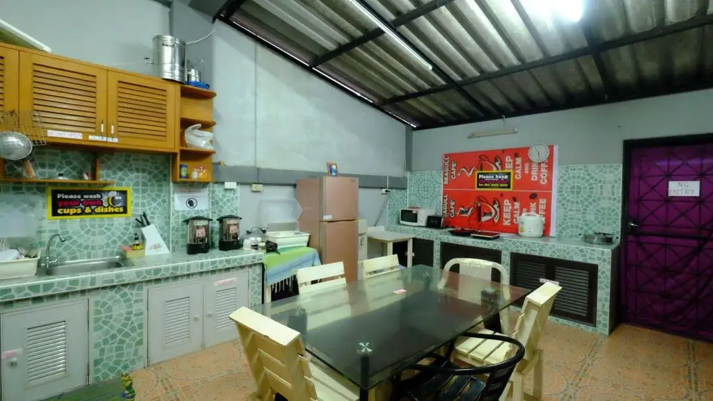 Ланта: Let It Bee Econo Hostel