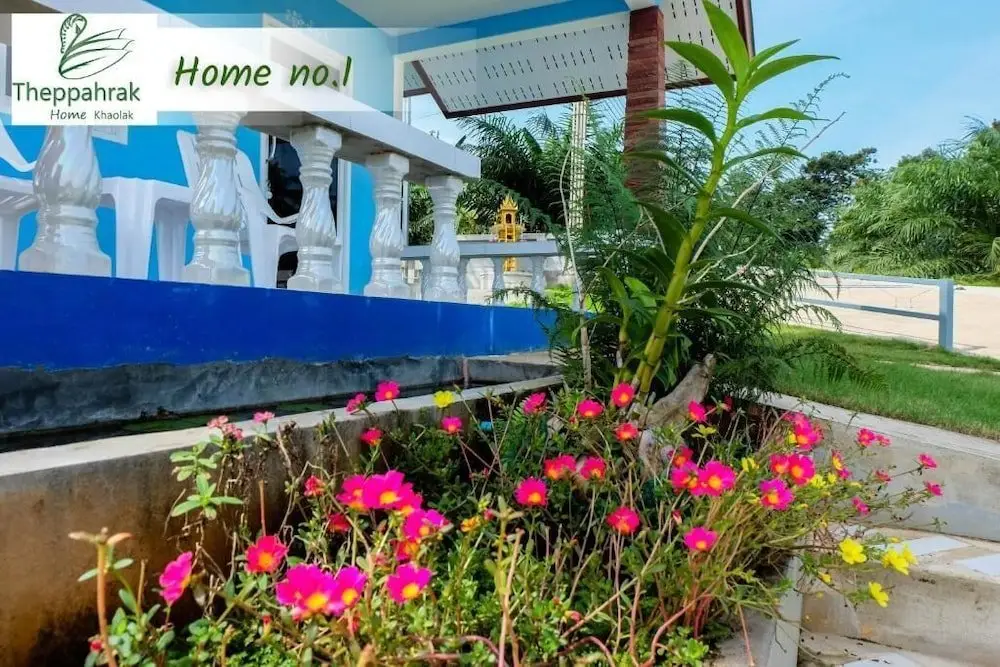 Такуа Па: Theppahrak Home