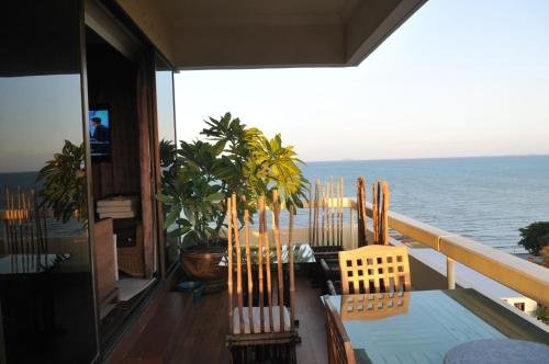 Паттайя: Chom Talay Condominium by 9A