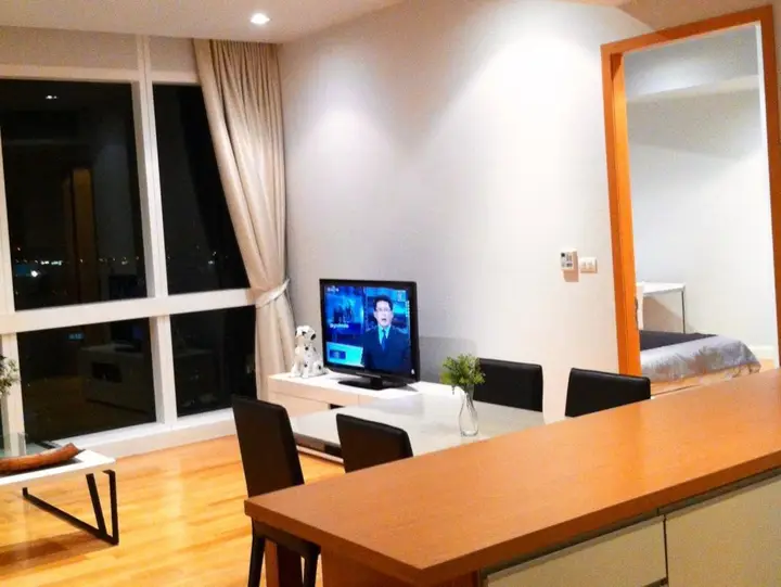 Бангкок: 1 Bedroom at Millennuim Residence Sukhumvit