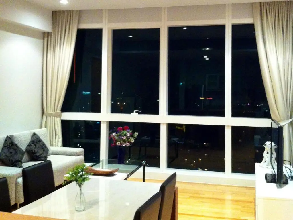 Бангкок: 1 Bedroom at Millennuim Residence Sukhumvit