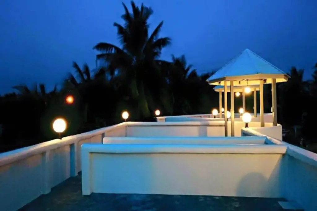 Пхетчхабури: The Balcony at Chao Samran