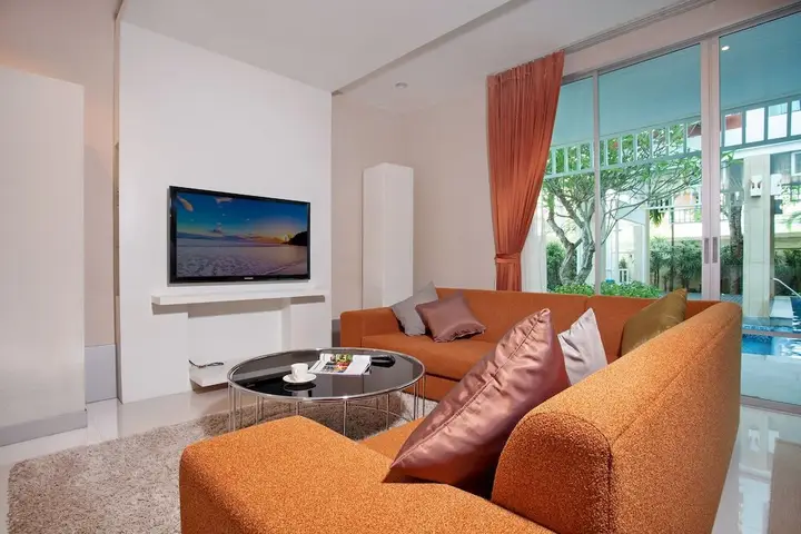 На Чом Тхиан: Jomtien Waree 9 with 6 bedrooms