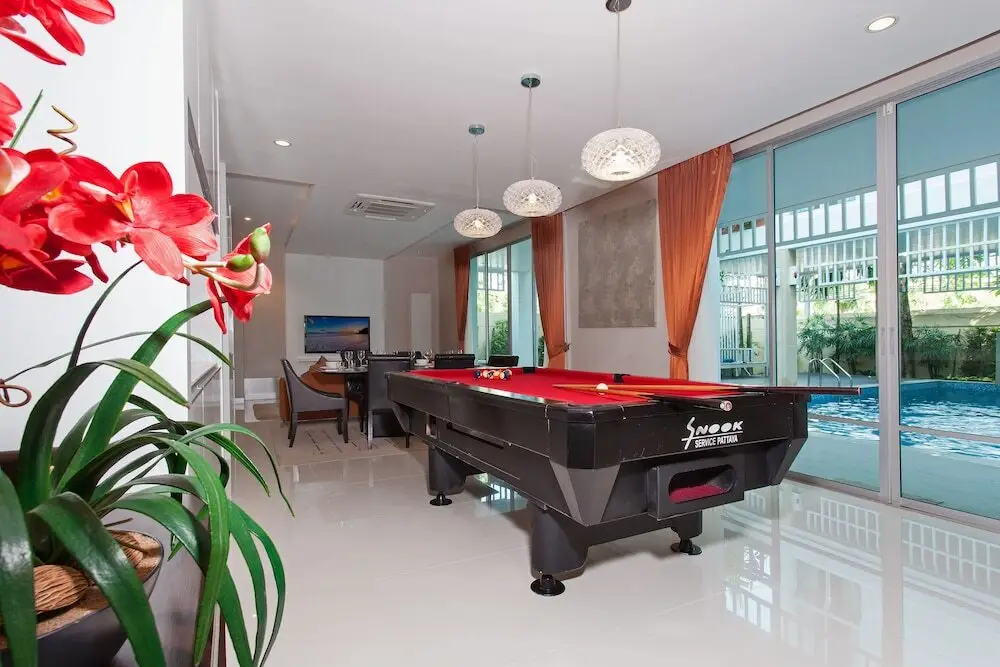 На Чом Тхиан: Jomtien Waree 9 with 6 bedrooms