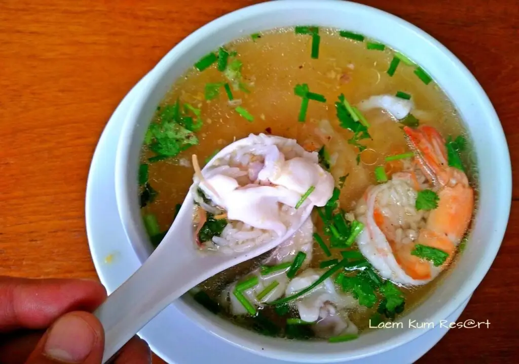 Тхап Сакае: Laem Kum Beach Resort & Seafood