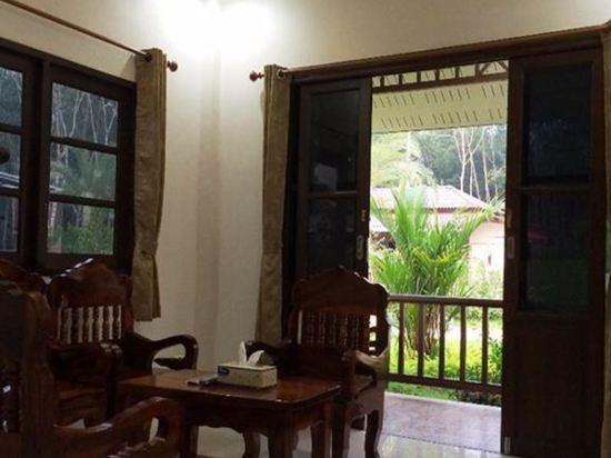 Као Лак: Dachatorn Village Bungalow