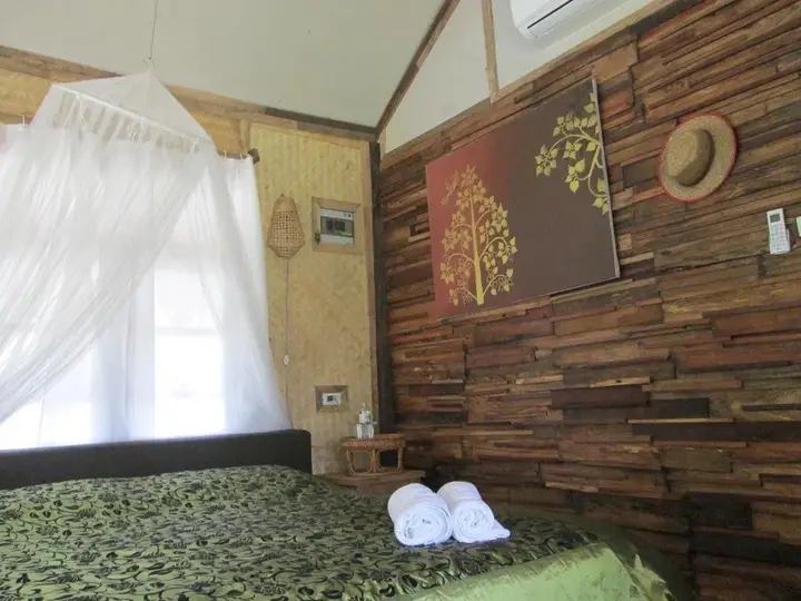 Кханонгпхра: Khaoyai Uncle Nai's Hut