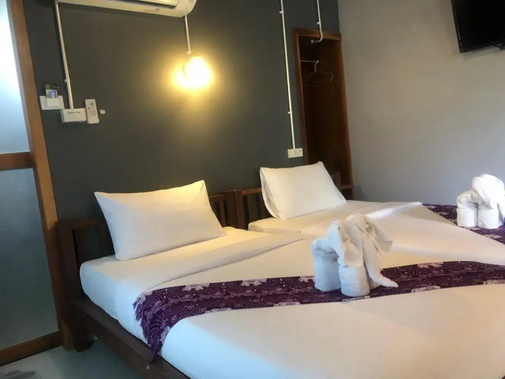 Ко-Липе: The Noi Guesthouse and Restaurant