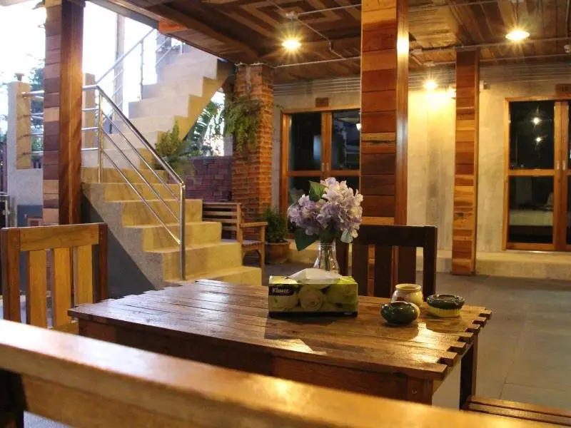 Ко-Липе: The Noi Guesthouse and Restaurant