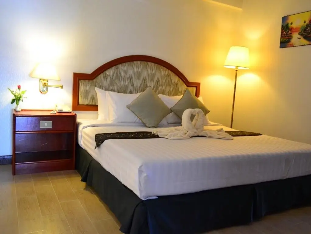Кхэм Сон: Nattirat Grand Hotel