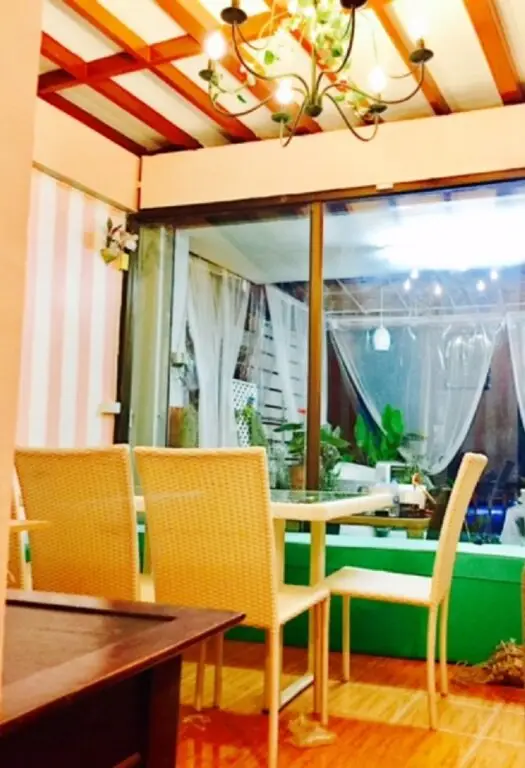 Чианграй: Bann Banburee Hostel & Cafe
