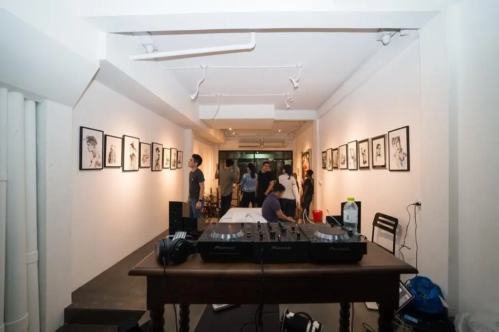 Бангкок: Lit Up Hostel & Gallery