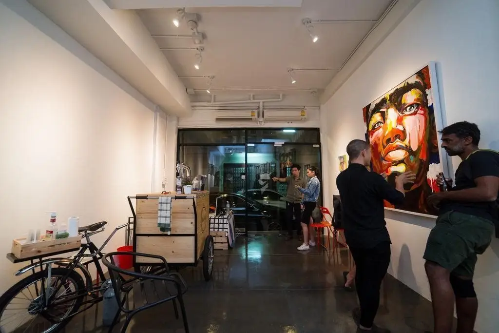 Бангкок: Lit Up Hostel & Gallery