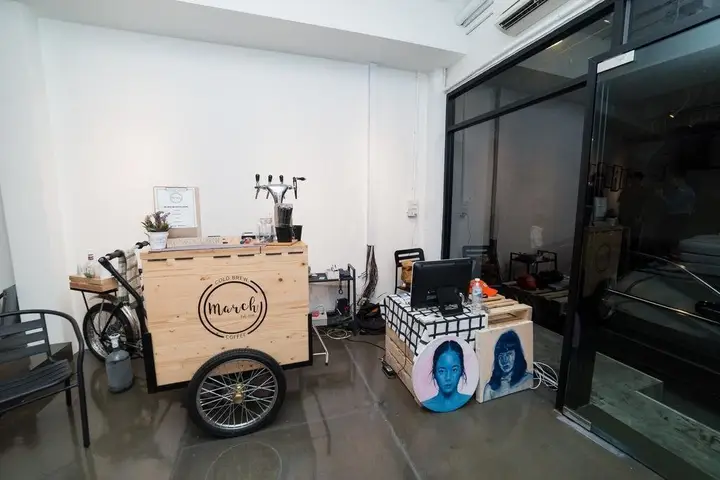 Бангкок: Lit Up Hostel & Gallery