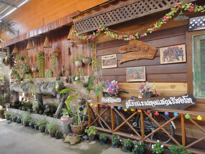 Тхат-Пханом: Tho Saeng Resort