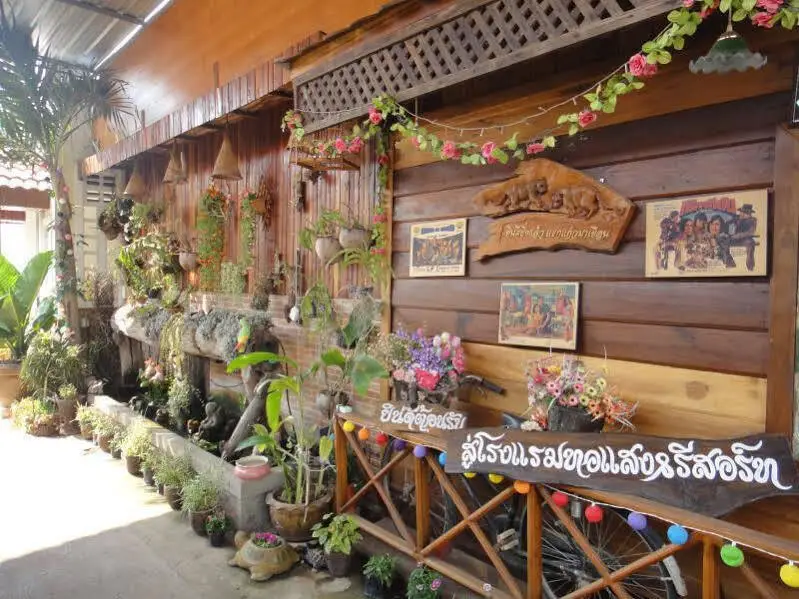Тхат-Пханом: Tho Saeng Resort