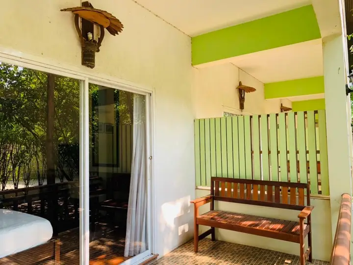 Сисакет: Tree House Hotel