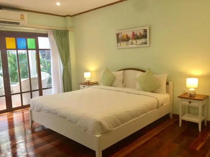 Сисакет: Tree House Hotel