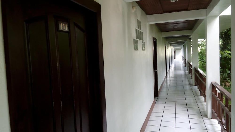 Prasat: Thongpaeka Hotel
