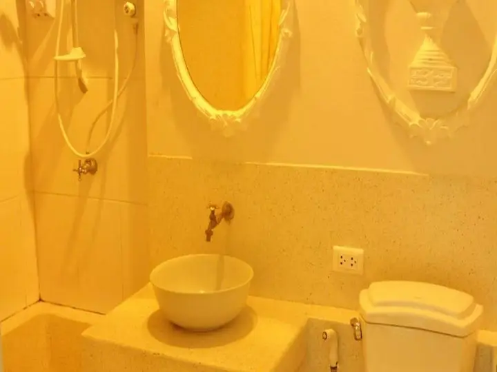 Кхлонг-Янг: Hotel B