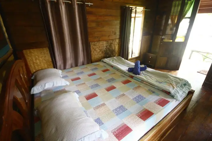 Ко Самет: Baan Pha Nin Mung Korn
