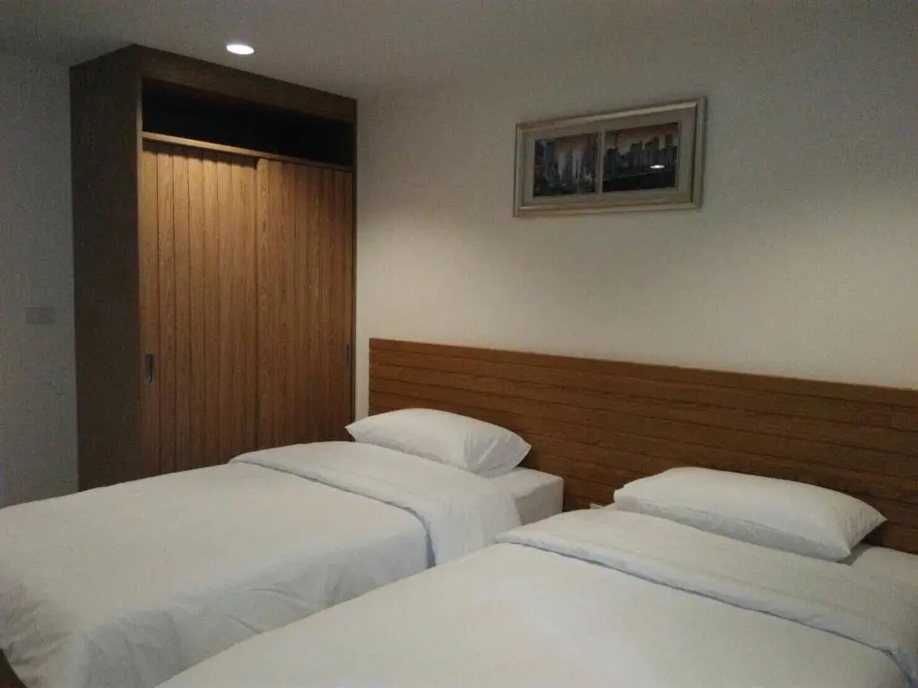 Пхаяу: Lew Residence