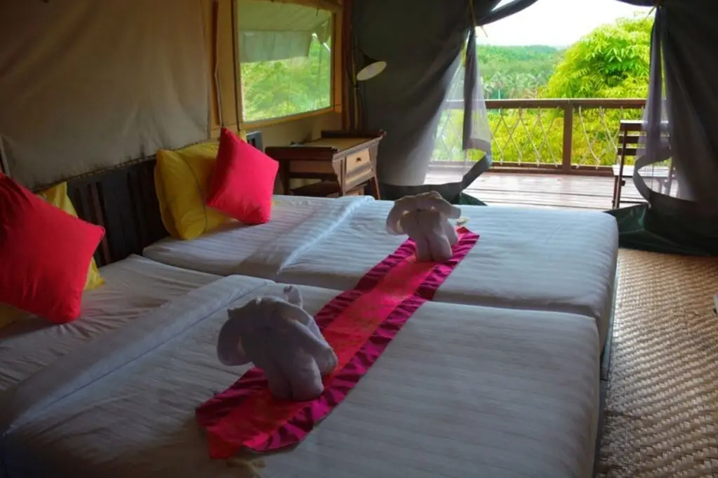 Фаном: Khaosok Boutique Camps