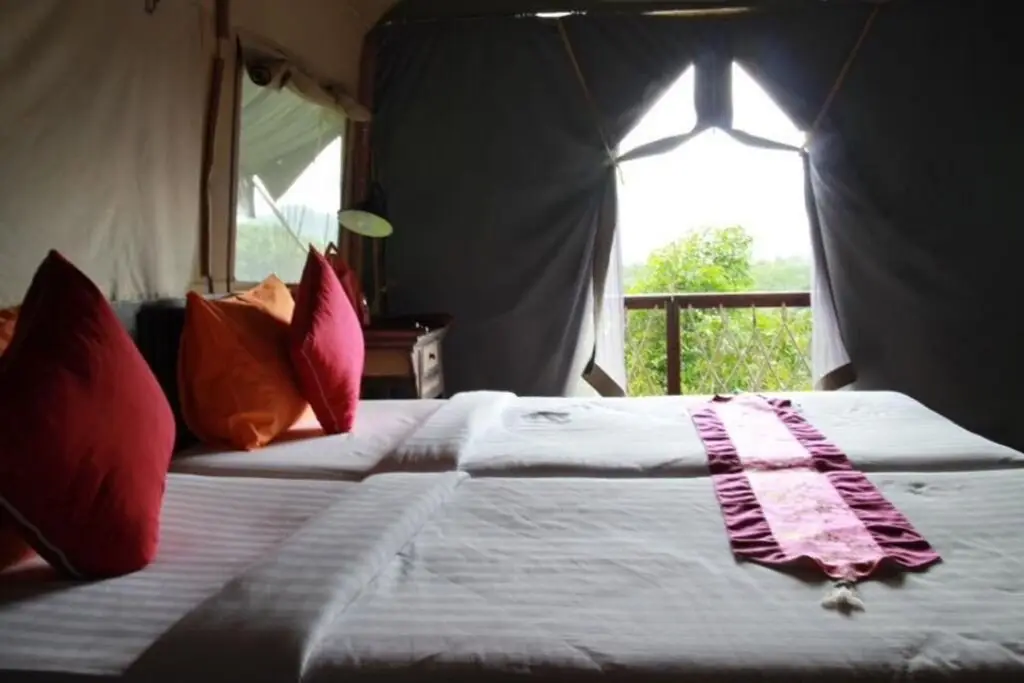 Фаном: Khaosok Boutique Camps
