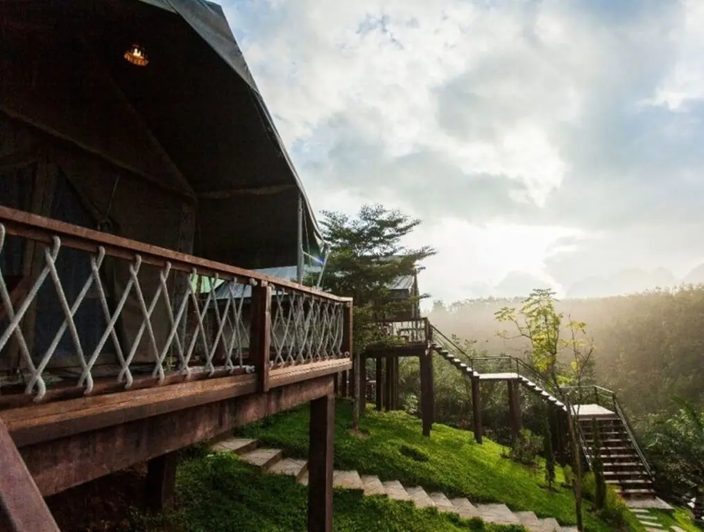 Фаном: Khaosok Boutique Camps