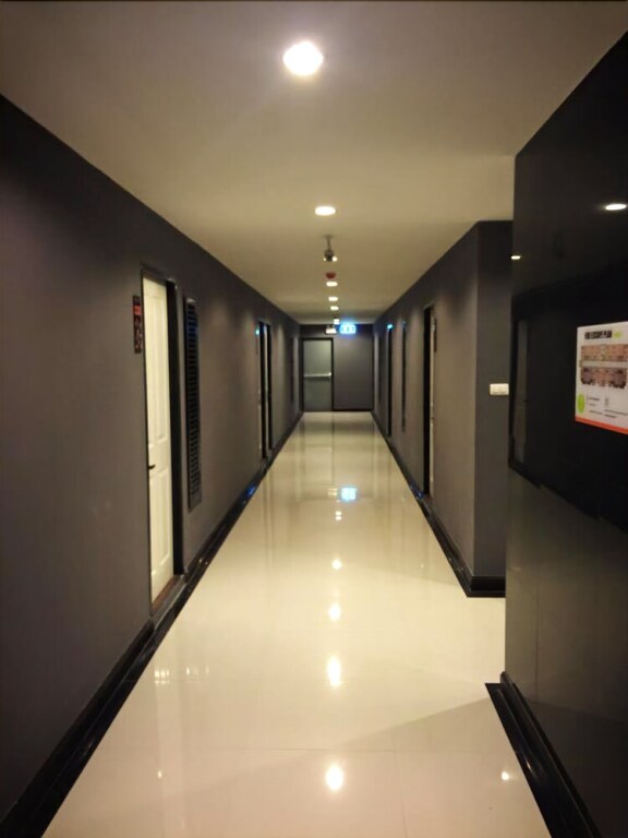 Чонбури: Legen condo & Luxury Service