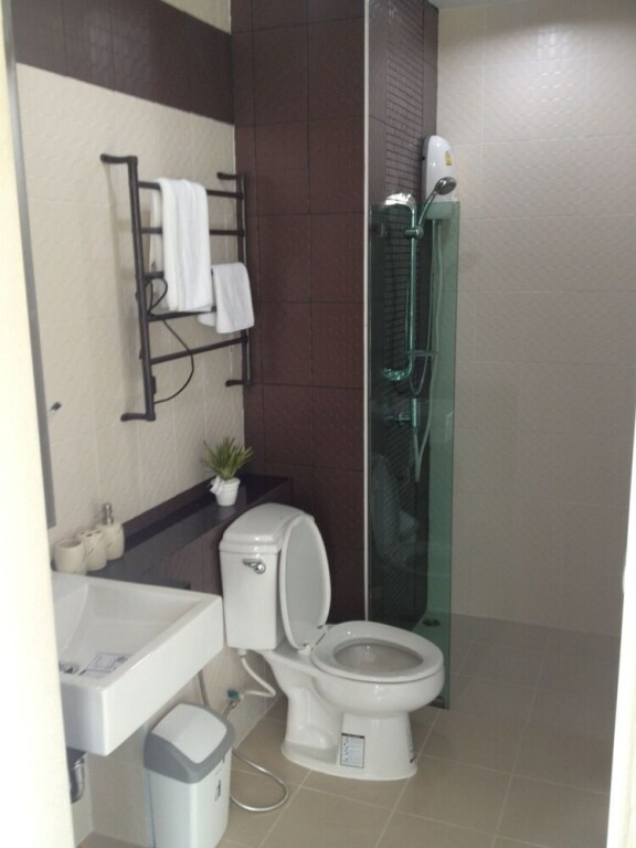 Чонбури: Legen condo & Luxury Service