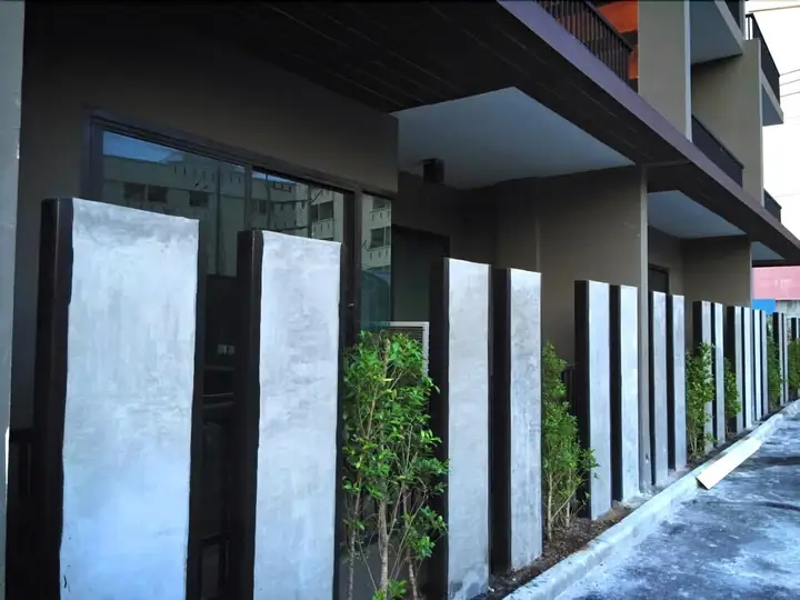 Чонбури: Legen condo & Luxury Service