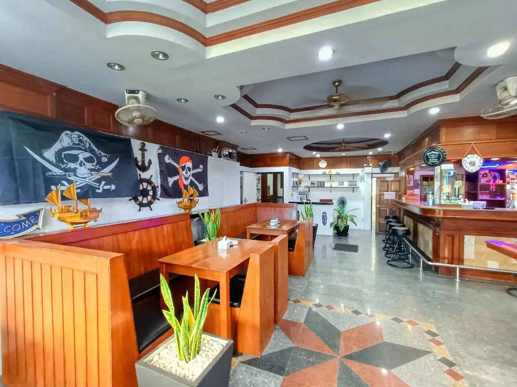 Hack Patong Beach Hotel — фото 1