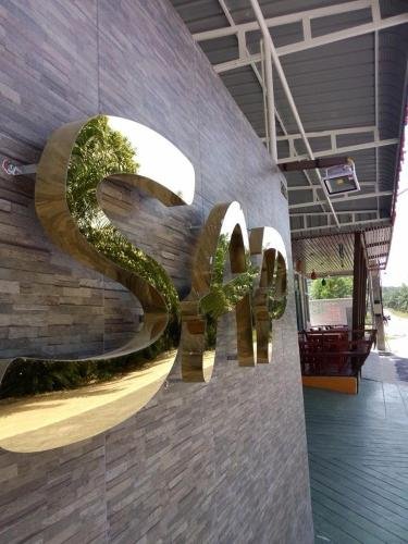 Сураттхани: SAP Place