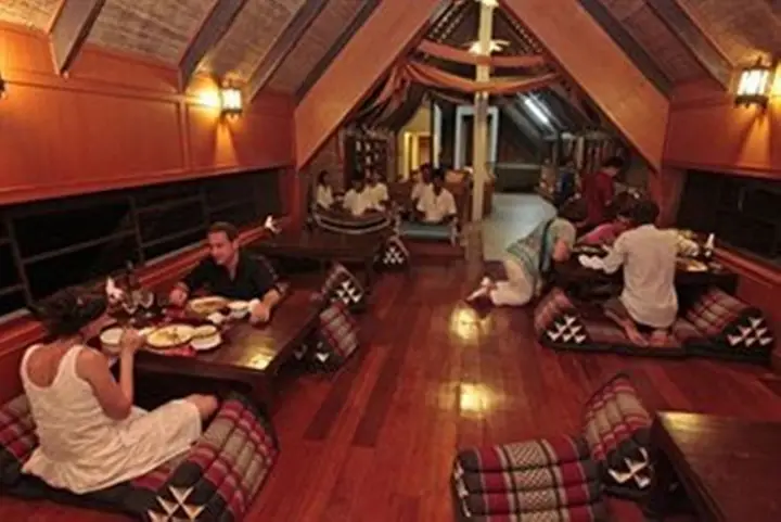 Пхонгпрасан: Coral Hotel Bangsaphan