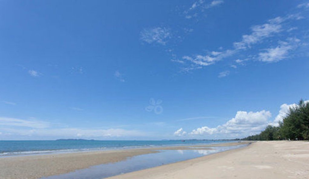 Пхонгпрасан: Coral Hotel Bangsaphan