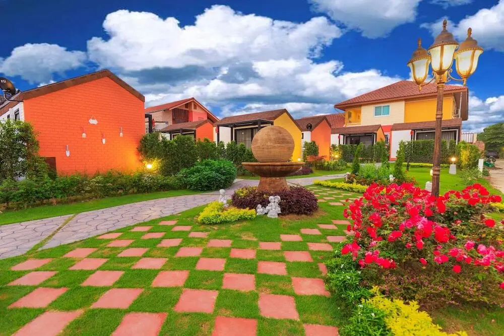 Муак-Лек: V Village