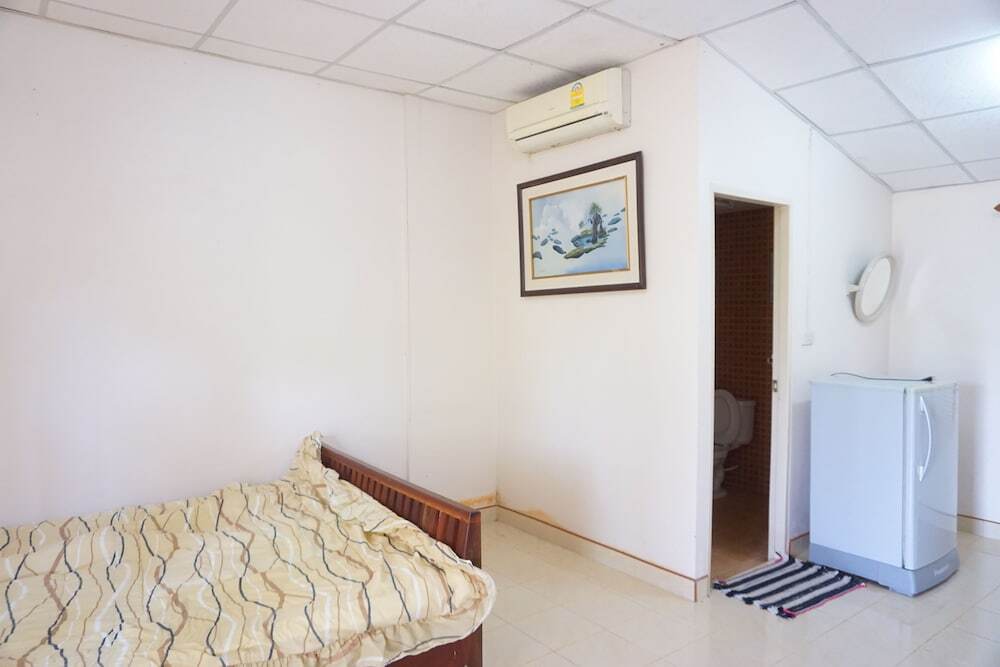 Сафли: Na Thammachart Hotel