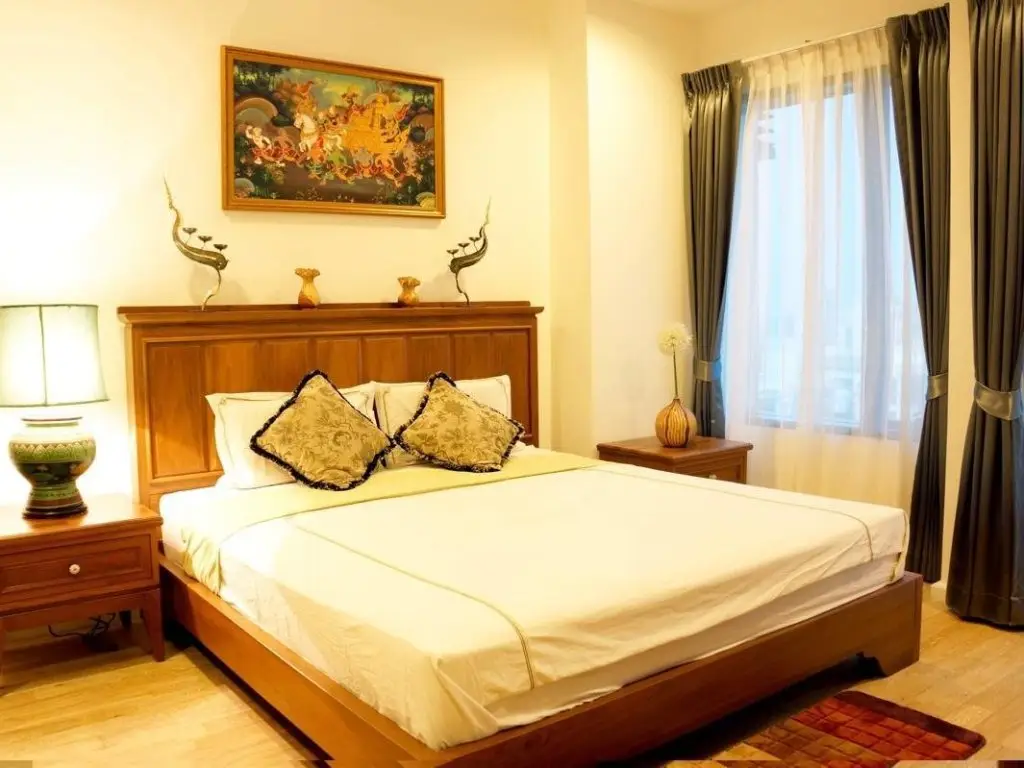 Бангкок: Golden House Royal Maneeya Residence
