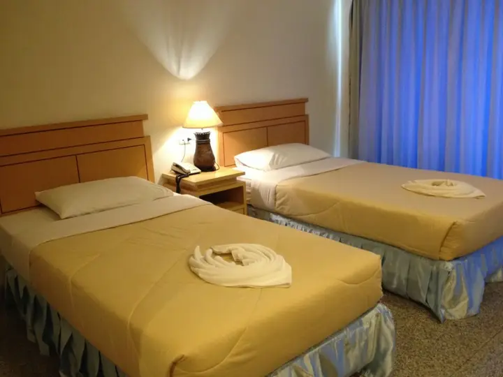 Сурин: Maneerote Hotel Surin