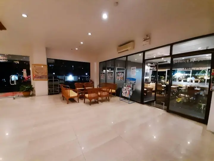 Сурин: Maneerote Hotel Surin