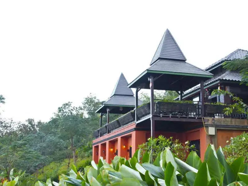 Муанг: Thaton Hill Resort