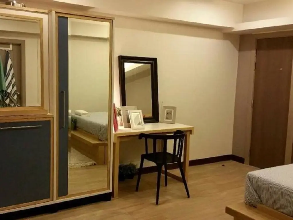 Патхумтхани: Woodroof Residence Rangsit